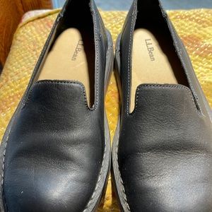 LL Bean black size 8 m ladies shoes. Kick about your yard or jaunt downtown.